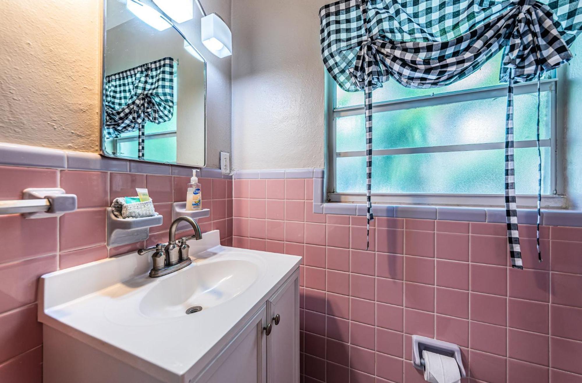 Apartment Tropical Blue Water Beachside 7 *