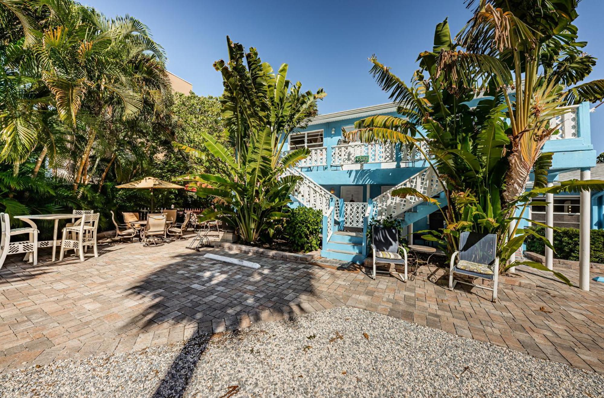 Tropical Blue Water Beachside 7